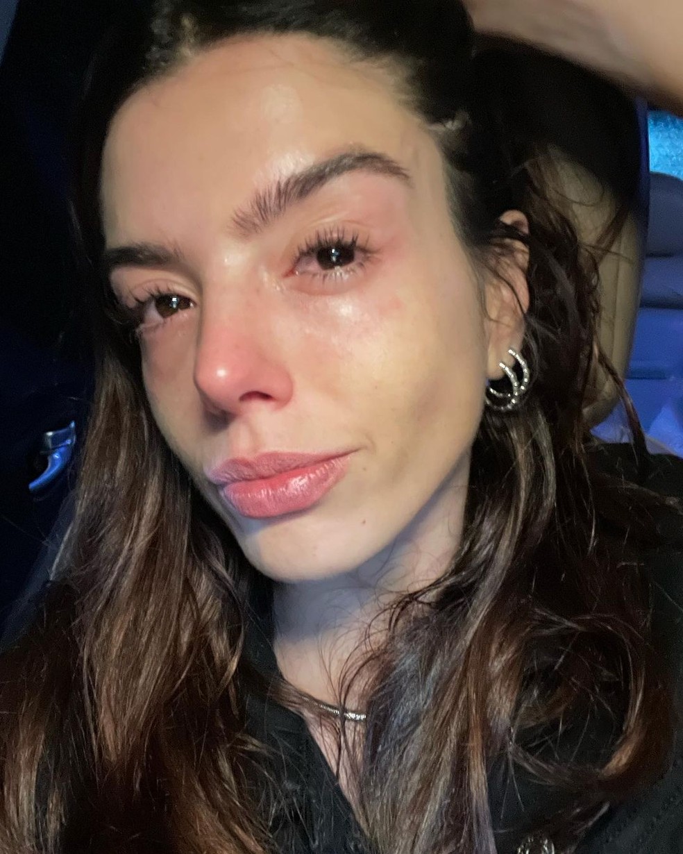 Giovanna Lancellotti Compartilha Imagens De Bastidores Vestindo Lingerie E Chorando