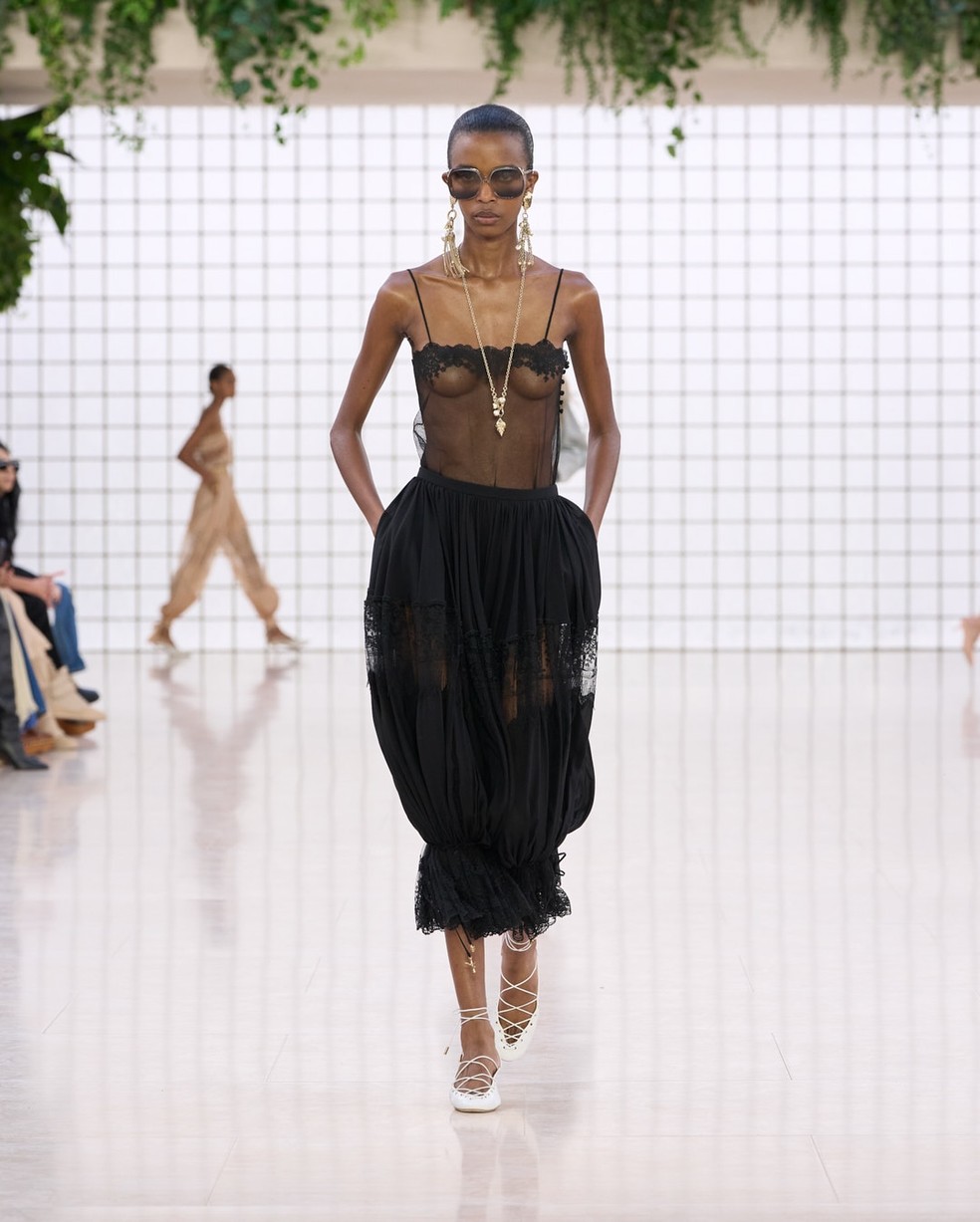 O estilo sexy está de volta e a lingerie à mostra vai ser sua melhor amiga segundo as