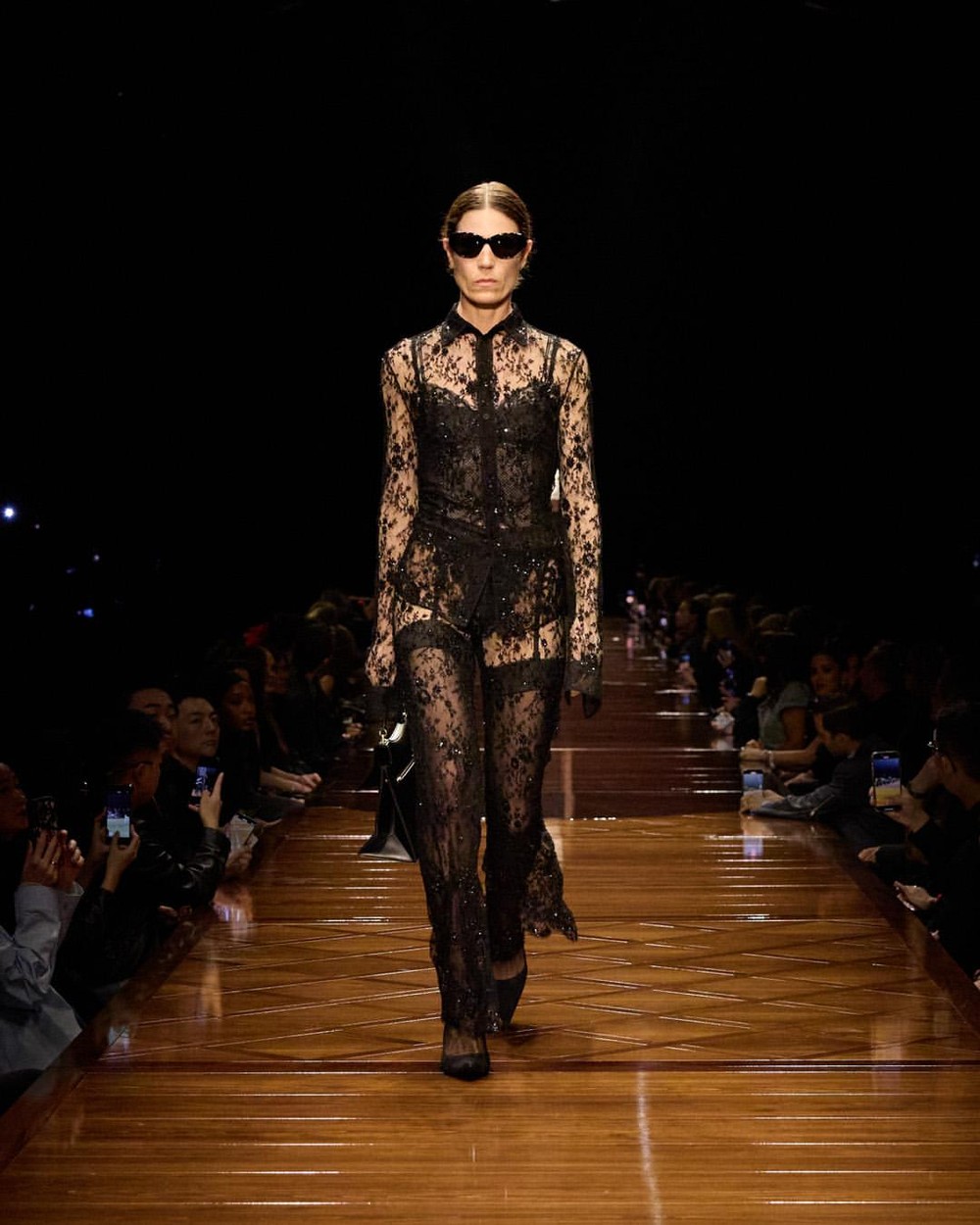 O estilo sexy está de volta e a lingerie à mostra vai ser sua melhor amiga segundo as