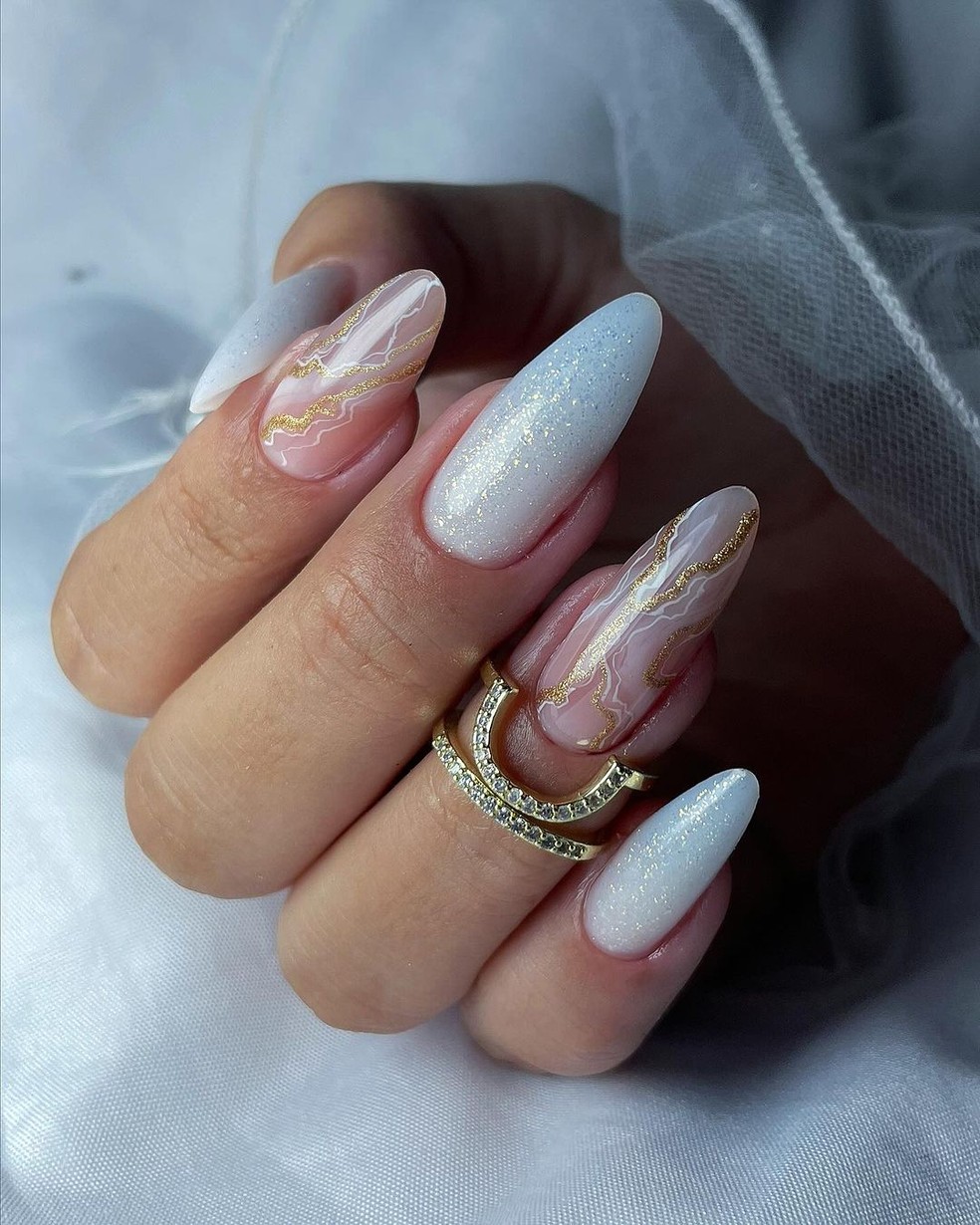 Unhas decoradas de nude branco inspirações elegantes que você precisa aderir