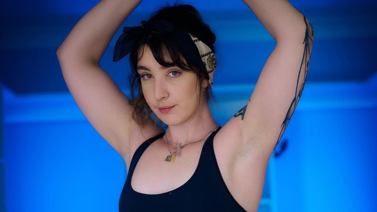 Jovem é expulsa do curso de direito após posar de lingerie na internet Não mudaria nada