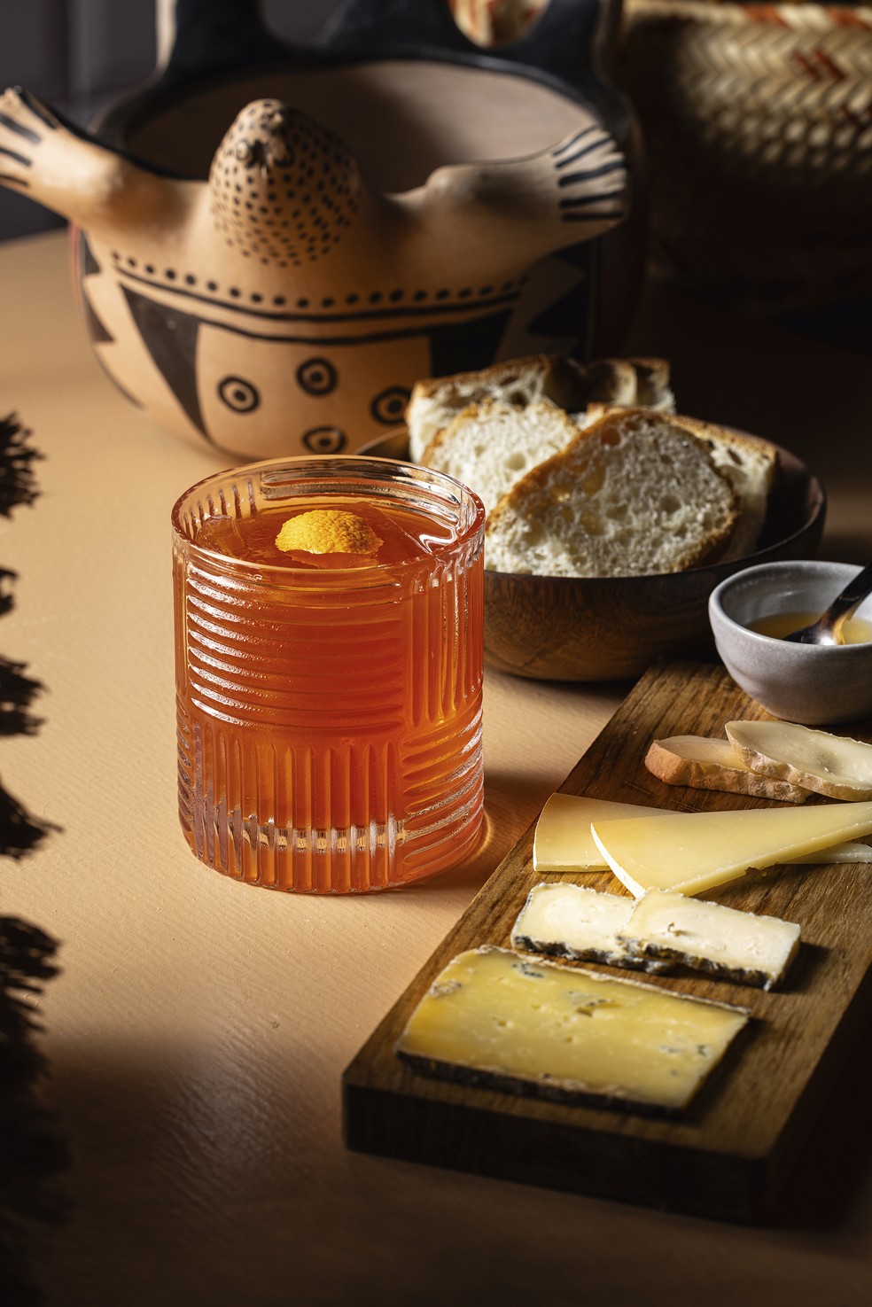 Negroni de gim infusionado com pacová — Foto: Victor Affaro
