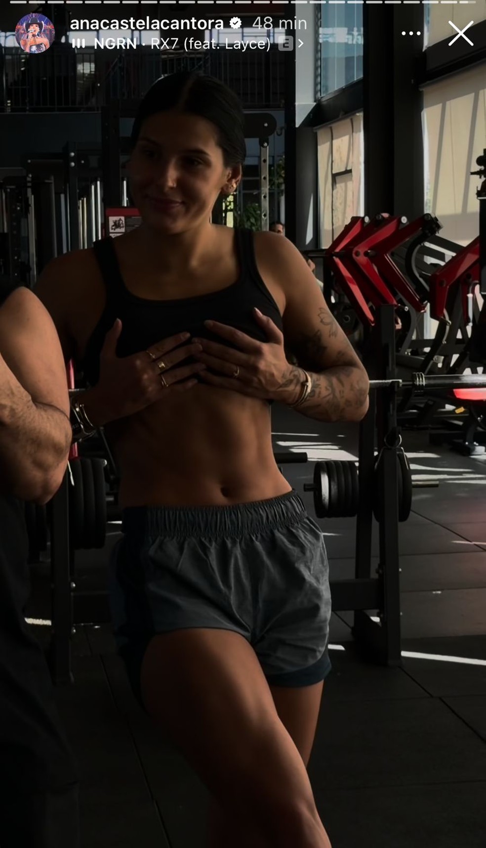 Ana Castela deixa abdômen à mostra e exibe shape após treino — Foto: Reprodução/Instagram