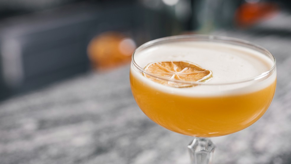 Whiskey Sour, coquetel à base de uísque, é o que mais atrai os arianos — Foto: Reprodução/Freepik