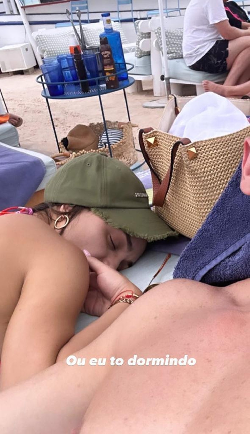 Rafa Kalimann explica ausência das redes sociais durante viagem: Comendo  ou dormindo