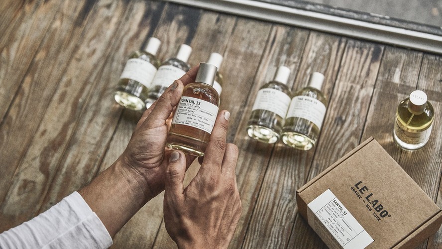 Le Labo chega ao Brasil com perfumes exclusivos e famosos nas redes sociais