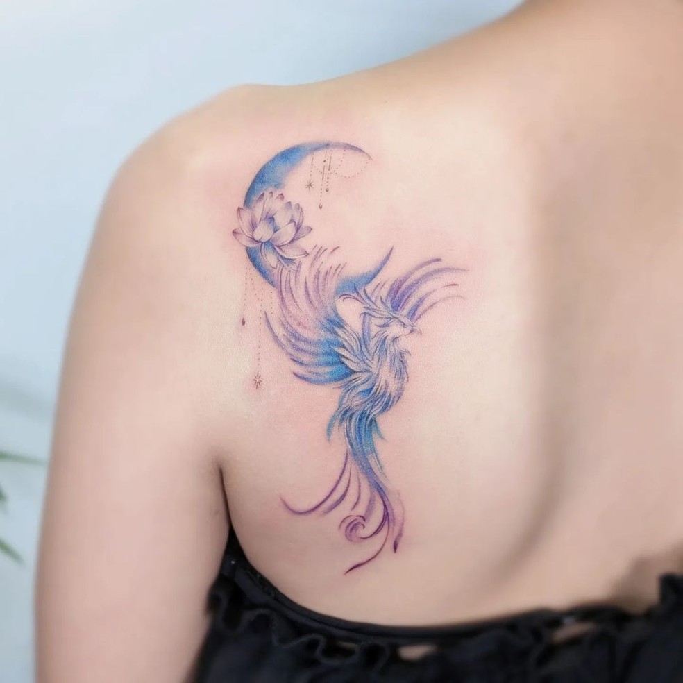 Tatuagem de fênix feminina: inspirações poderosas para você ficar ainda ...