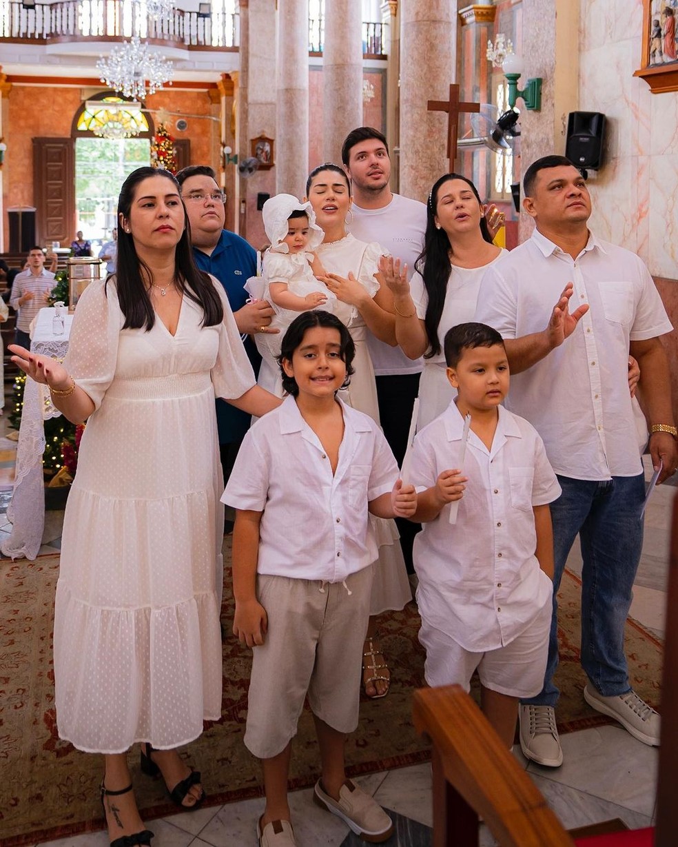 Vivian Amorim registra o batizado da filha — Foto: Reprodução/Instagram
