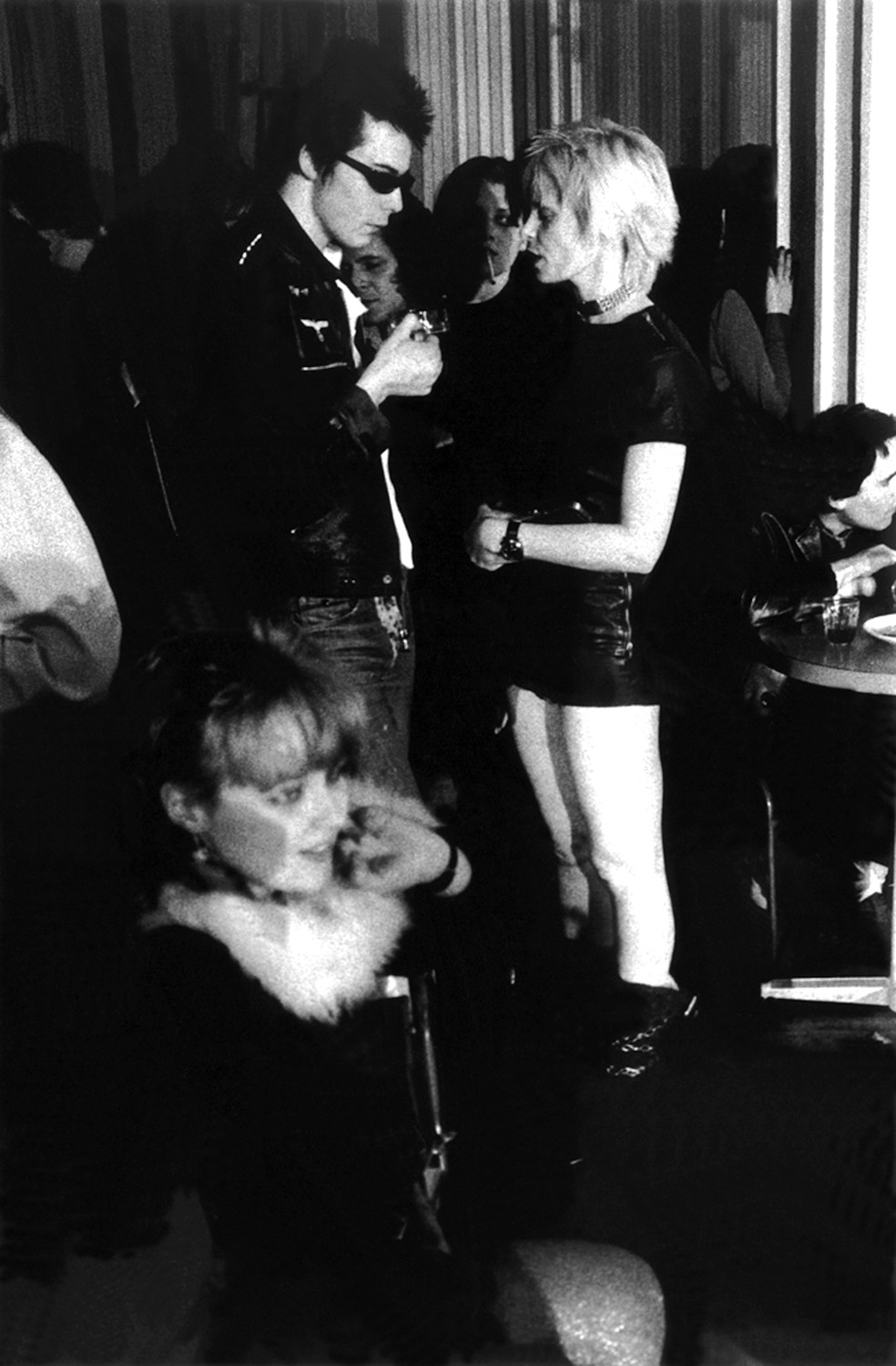Sid Vicious e Vivienne Westwood em show do Sex Pistols — Foto: Getty