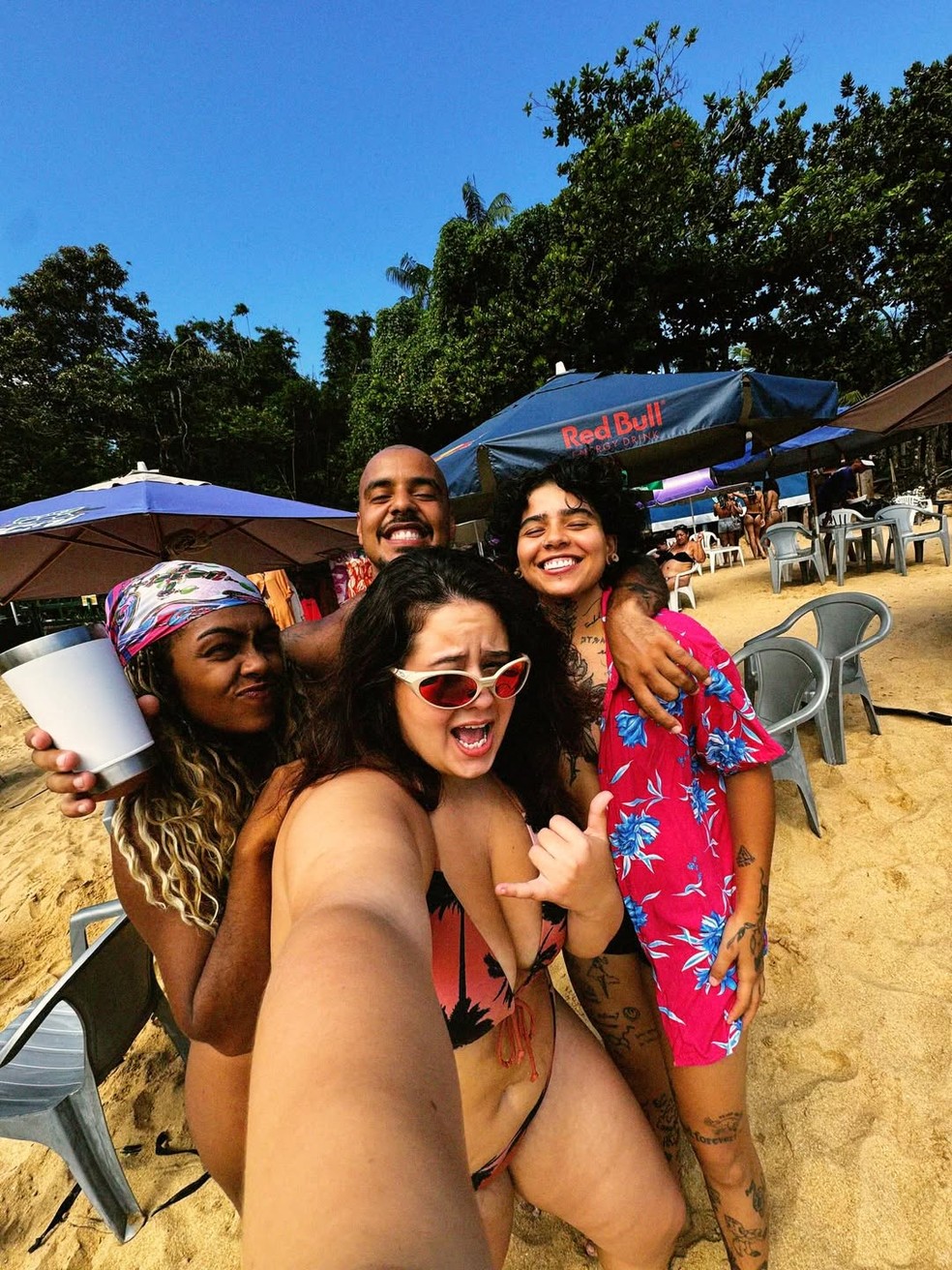 Karol Lannes se diverte com amigos — Foto: Reprodução/ Instagram @karollannes_
