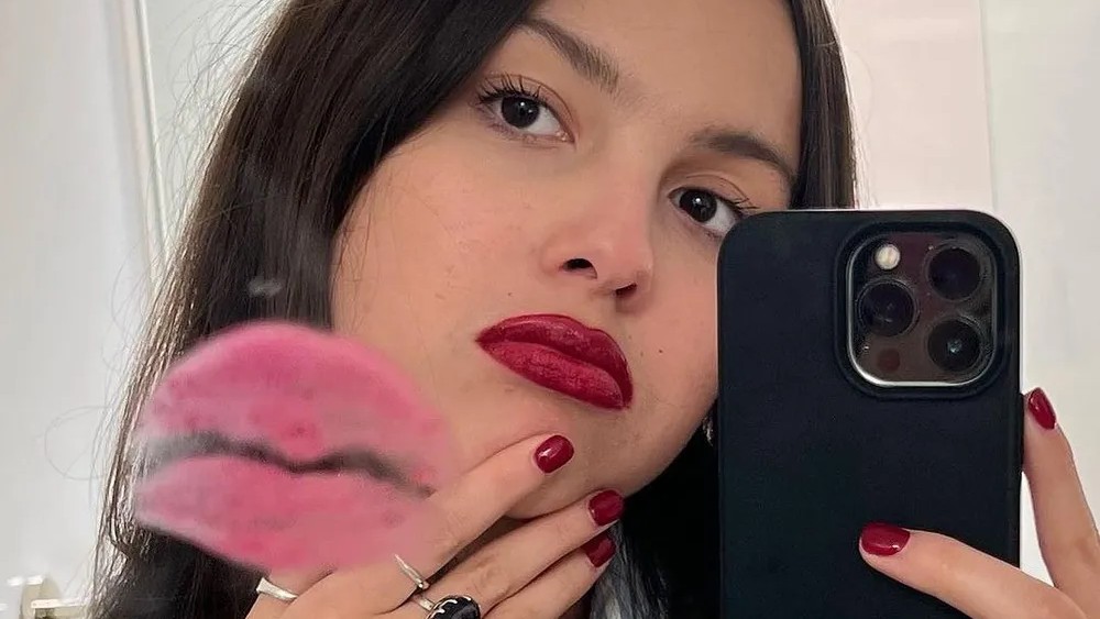8 famosas que adotaram as unhas curtas