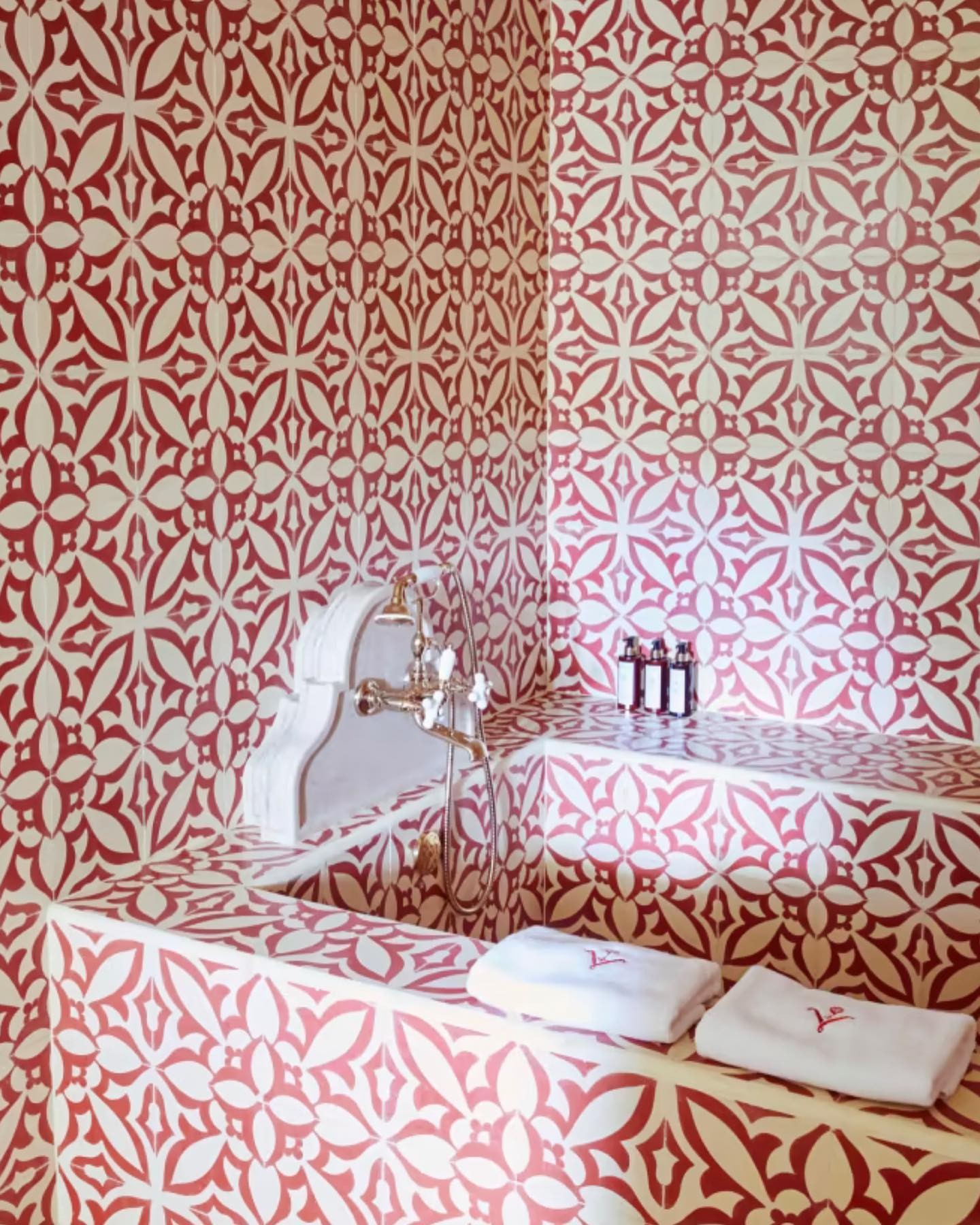 Hotel "Vermelho", de Louboutin — Foto: Stefan Giftthaler para o Financial Times