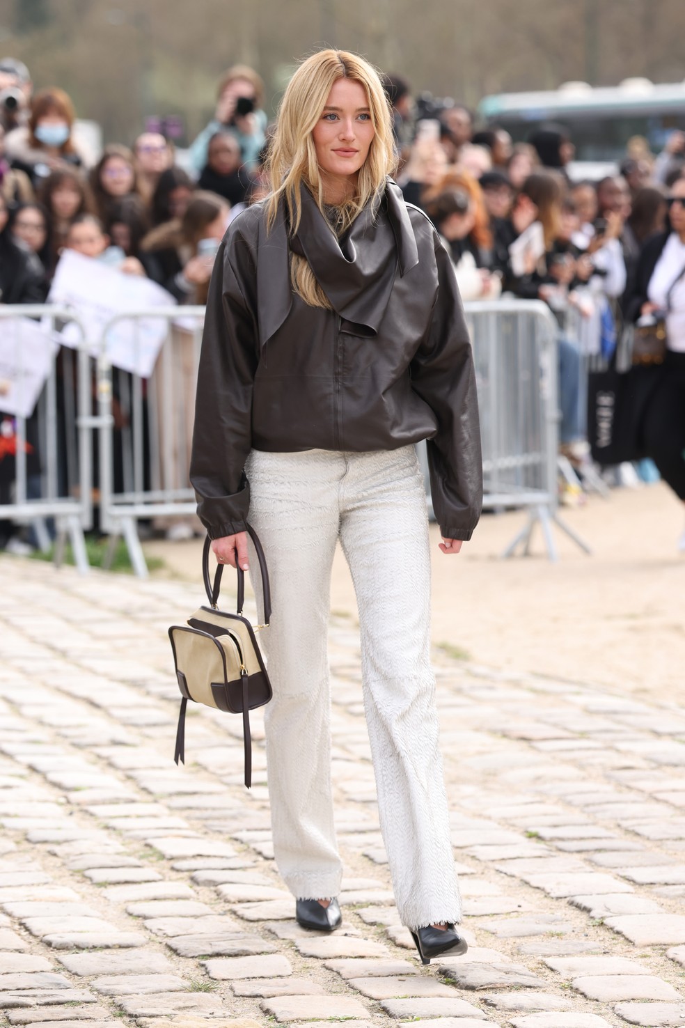 Sarah Pidgeon usa Amazona 180, Loewe  — Foto: Getty Images