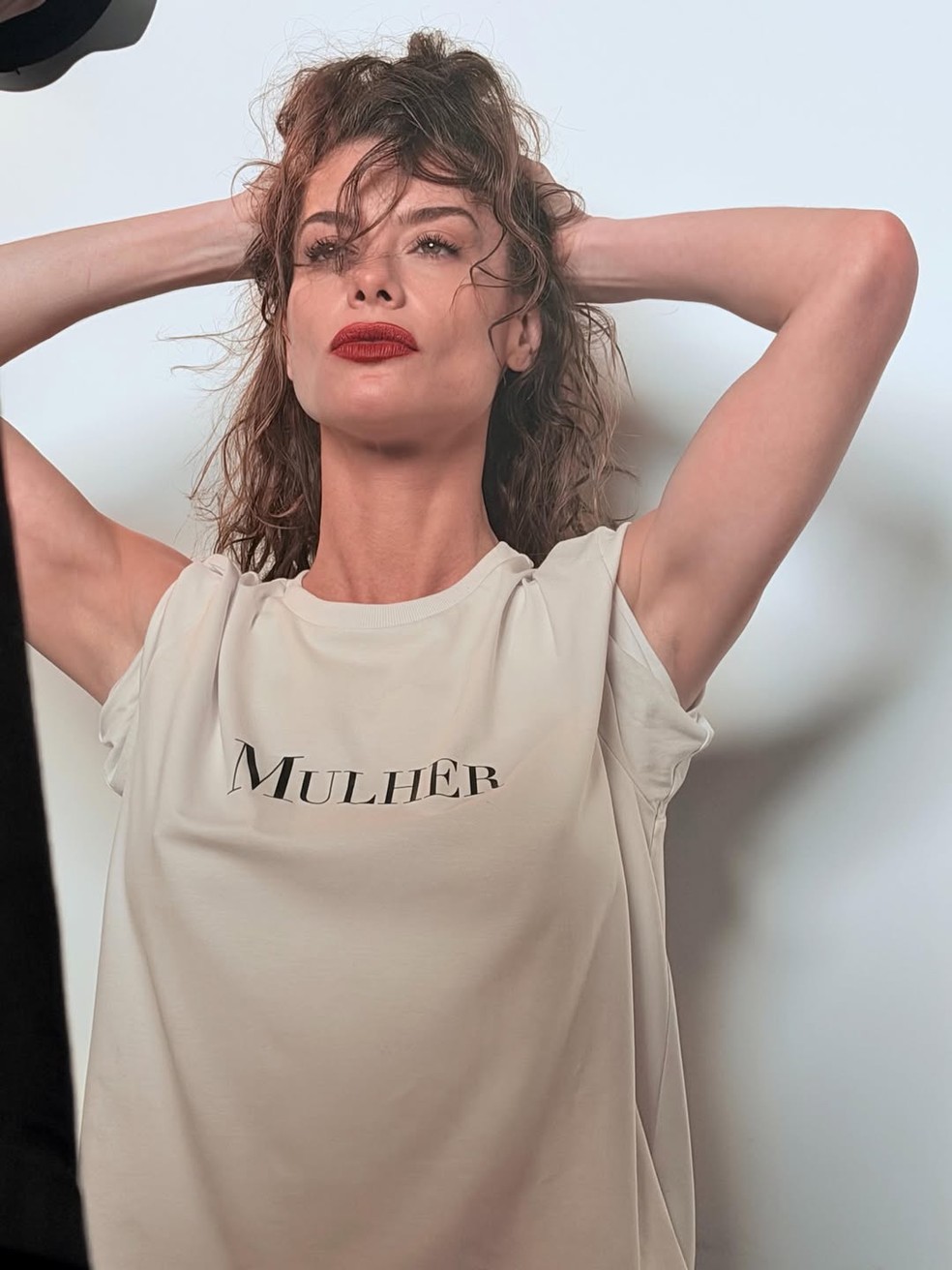 Alinne Moraes aparece deslumbrante em ensaio — Foto: Reprodução/Instagram