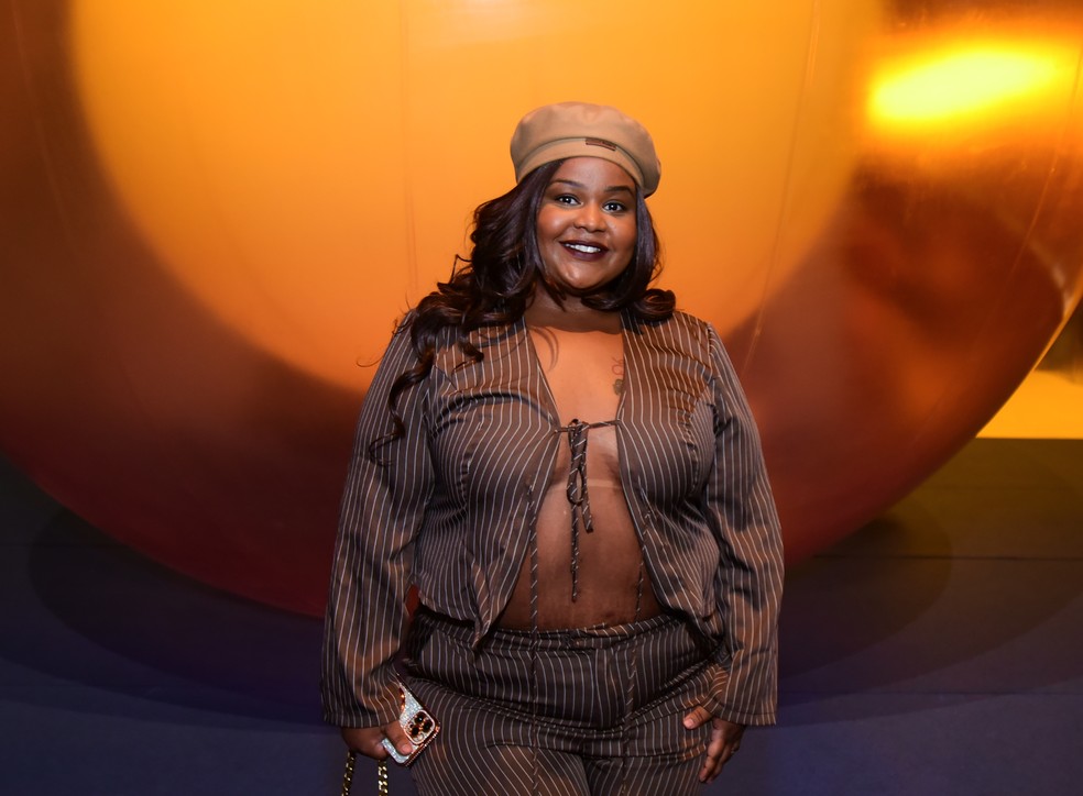 Carol de Niterói desfilou com o namorado no RioFW — Foto: Webert Belicio / Agnews