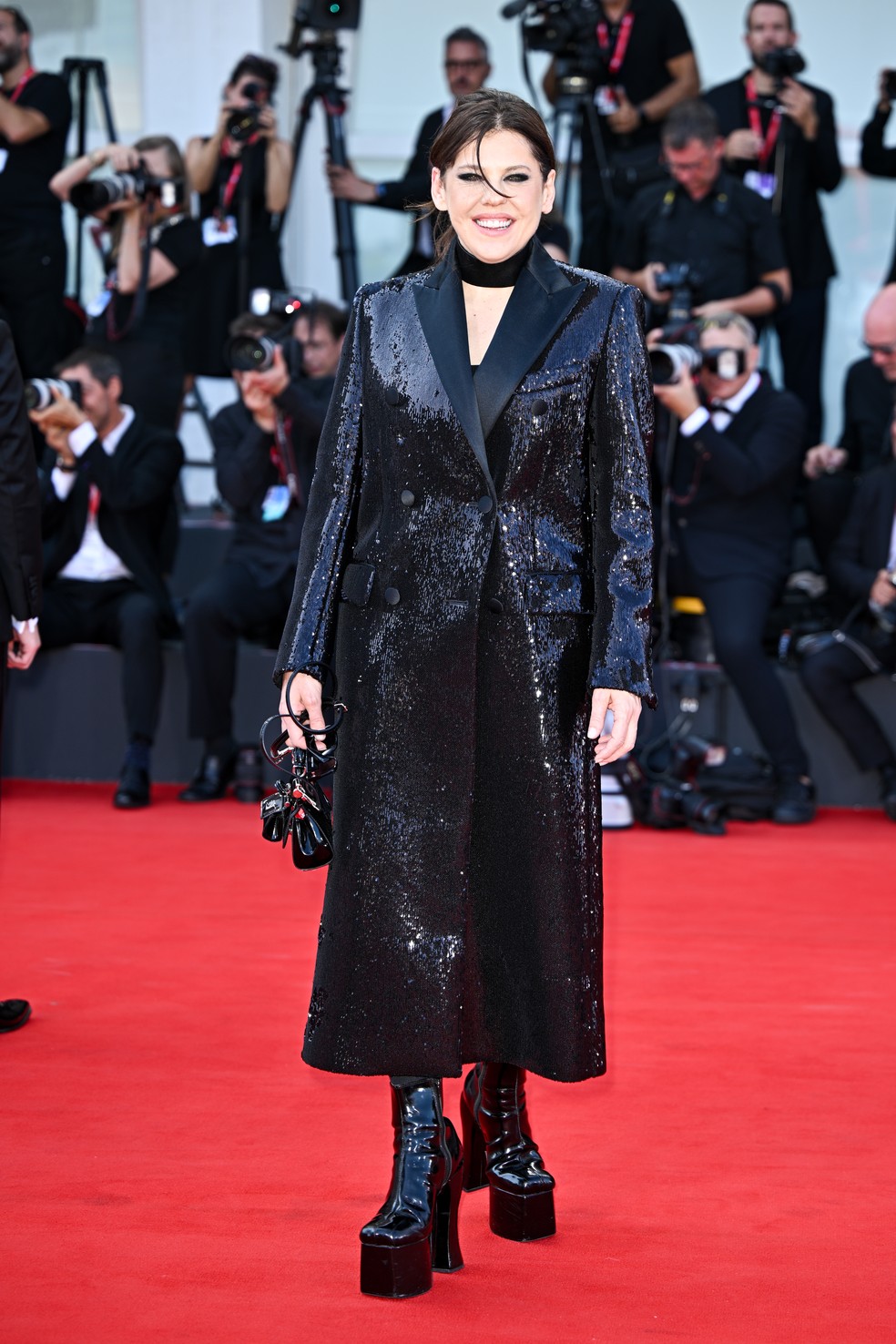 Barbara Paz usa Dolce & Gabbana no evento — Foto: Getty Images