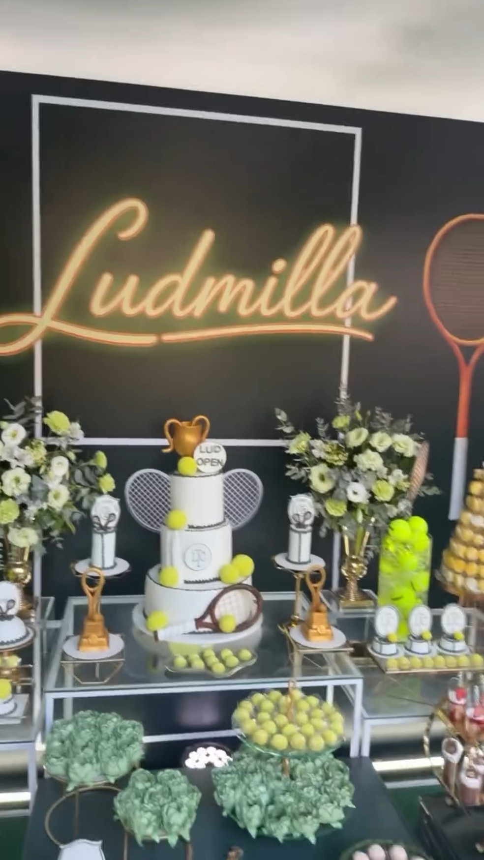 Ludmilla se surpreende após irmã organizar aniversário — Foto: Reprodução/ Instagram