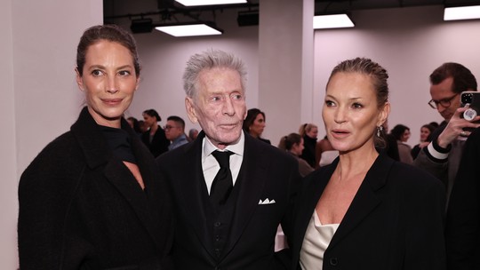 Supermodelos nos anos 90, Kate Moss e Christy Turlington são clicadas em pré-desfile da Calvin Klein Supermodelos nos anos 90, Kate Moss e Christy Turlington são clicadas em pré-desfile da Calvin Klein