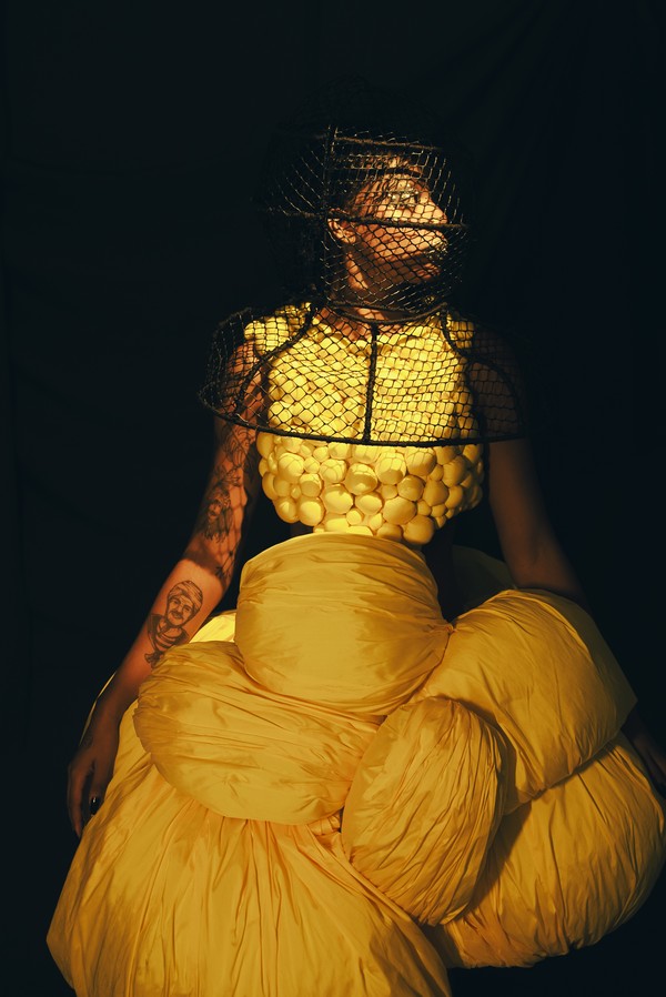 Influenciadora fez coleção criticando sistema de ensino tradicional para TCC de moda — Foto: @rafalima.photo