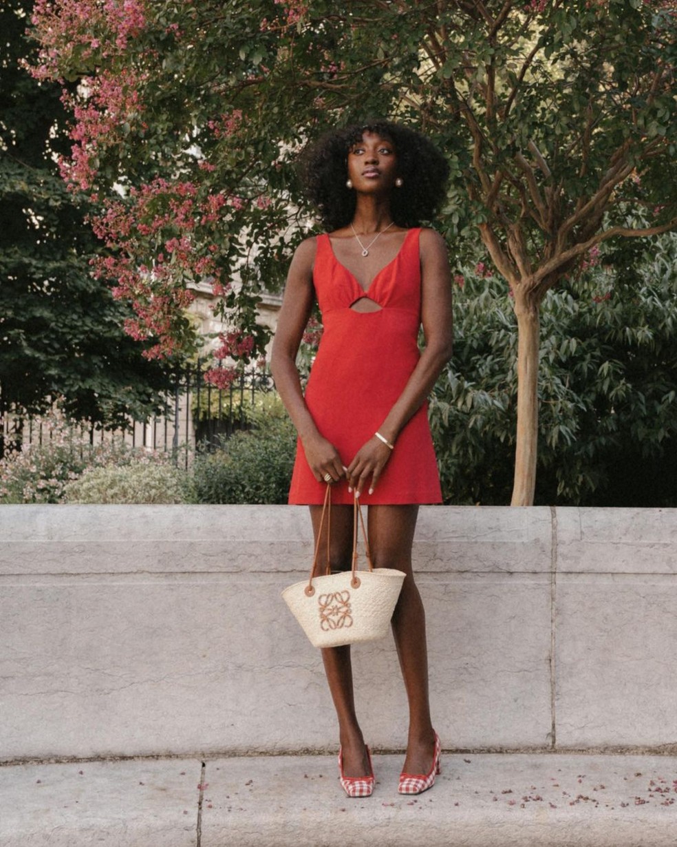Vestido curto vermelho — Foto: Reprodução/Instagram @emmanuellek_