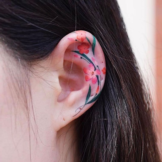 As melhores inspirações de tatuagem na orelha feminina para você copiar