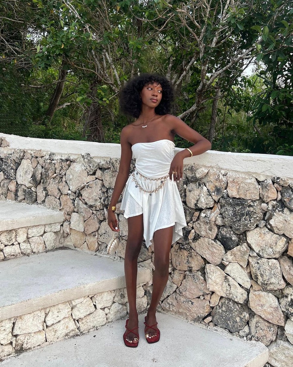 Look de verão com rasteirinha — Foto: Reprodução/Instagram @emmanuellek_