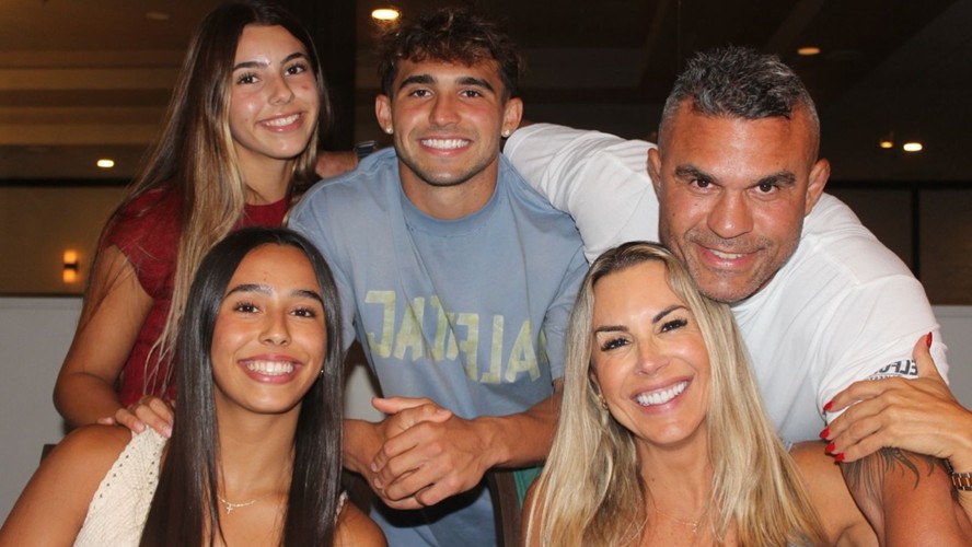 Vitor Belfort e Joana Prado Celebram Reencontro Familiar com os Filhos