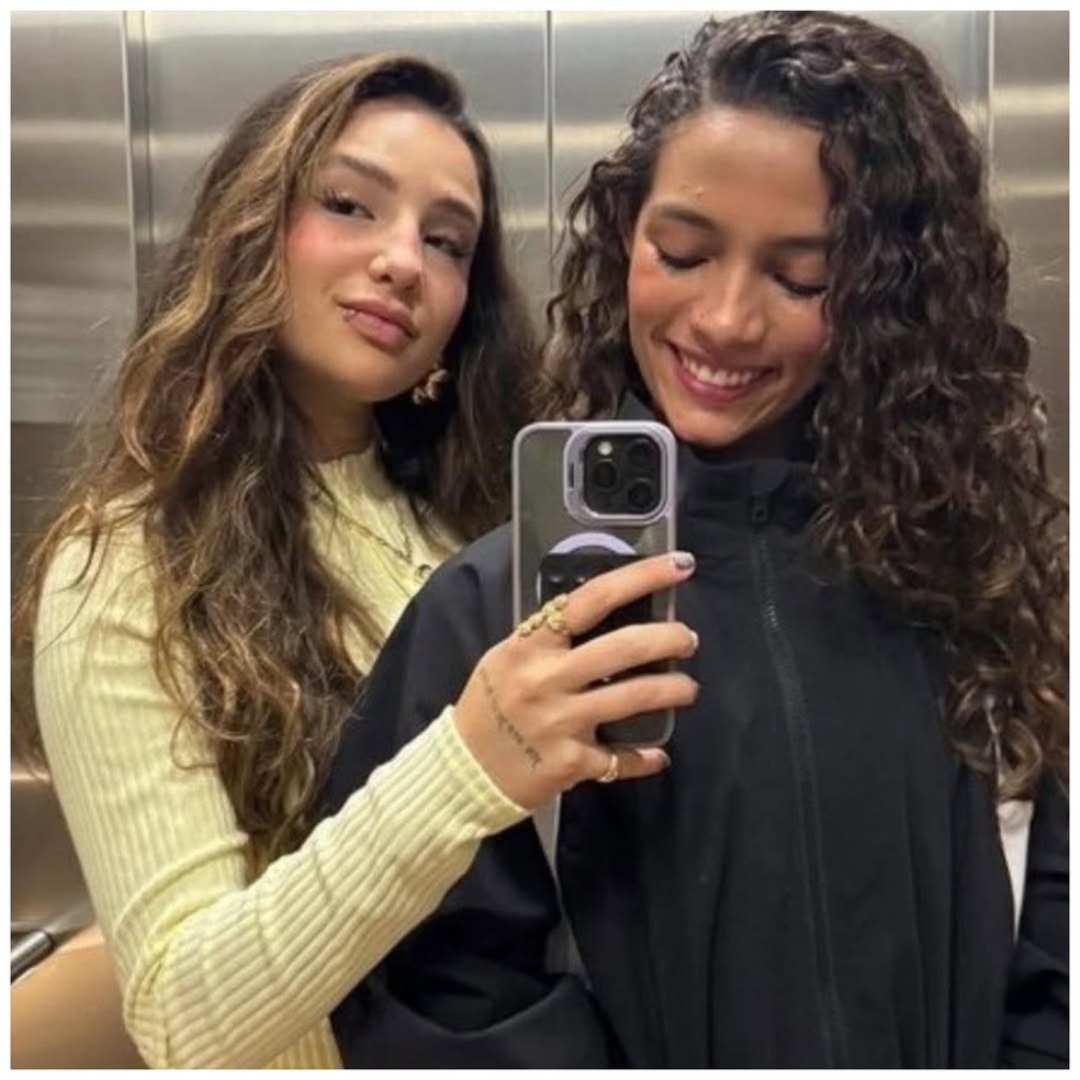 Rayssa Leal com a namorada, a influenciadora Duda Wilken — Foto: Reprodução/Instagram