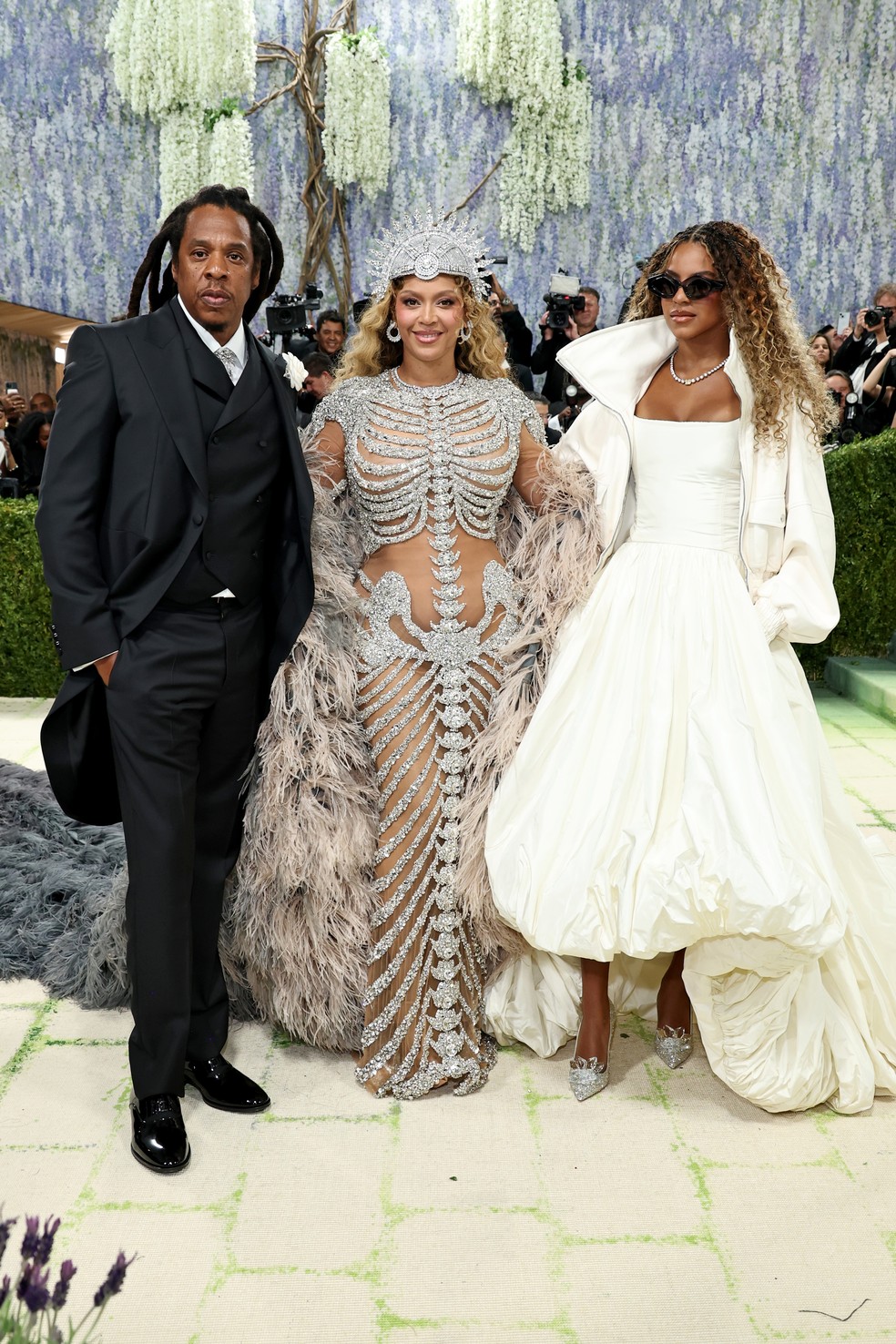 Beyoncé e Jay-Z acompanharam a filha, Blue Ivy, em seu primeiro tapete vermelho do Met Gala — Foto: Getty Images