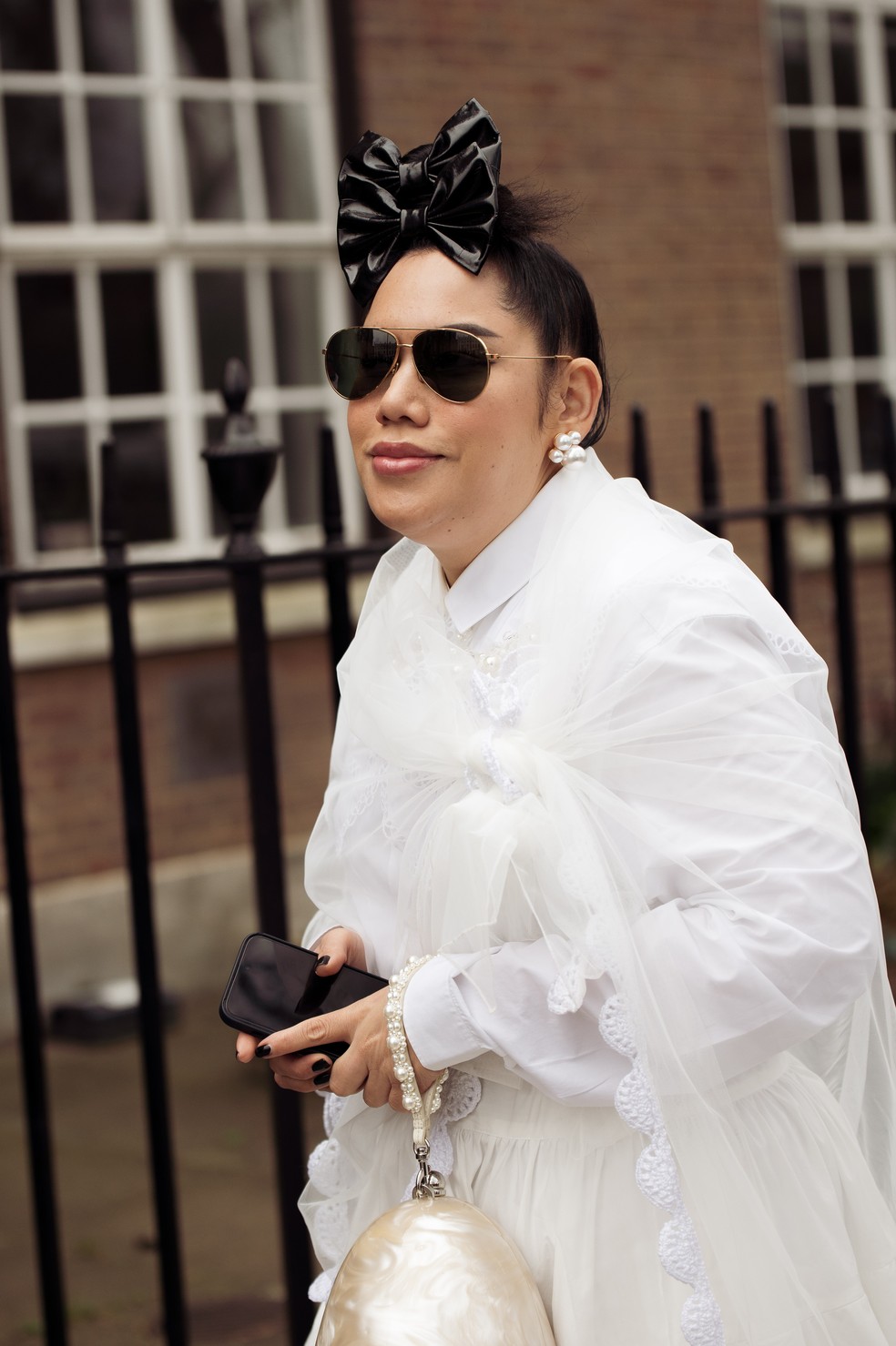 Laço no cabelo faz sucesso em semana de moda de Londres — Foto: Getty Imagens