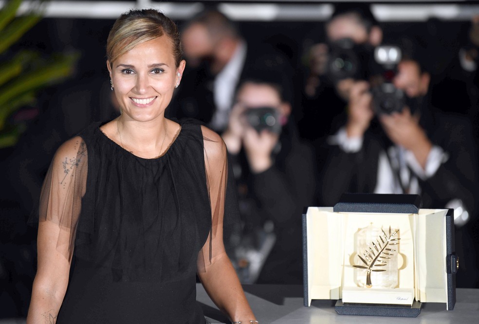 Julia Ducournau foi a última mulher a receber a premiação — Foto: Getty Images