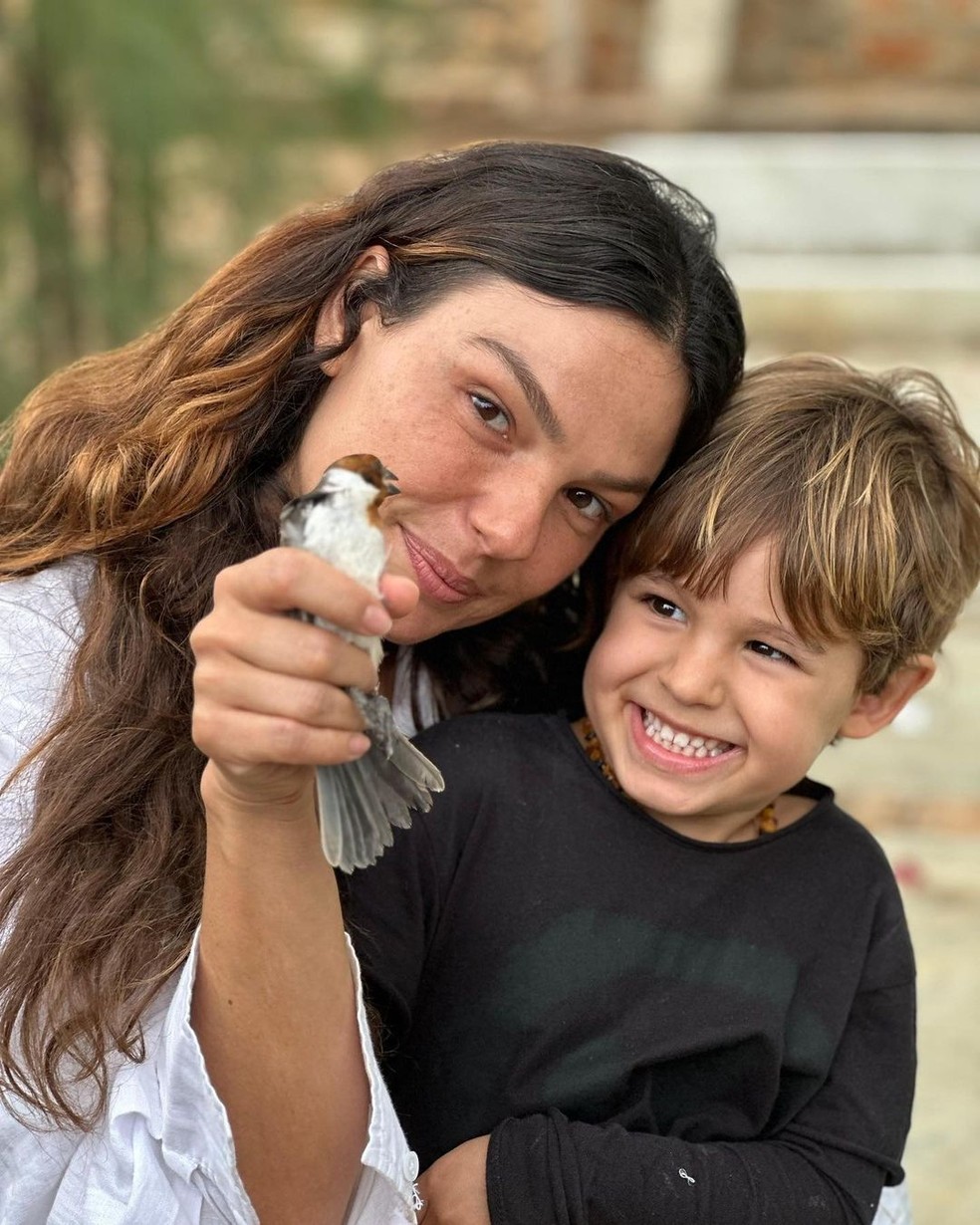 Isis Valverde celebra dia com o filho — Foto: Reprodução/Instagram