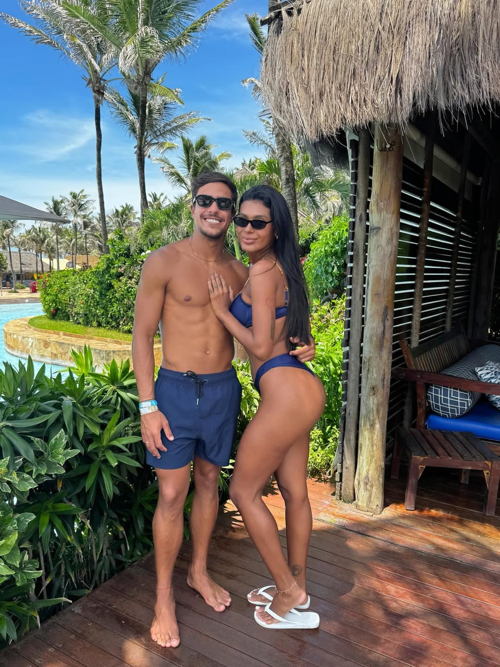 Pocah posa com namorado: 'A vida ao teu lado é um sonho' — Foto: Reprodução/Instagram