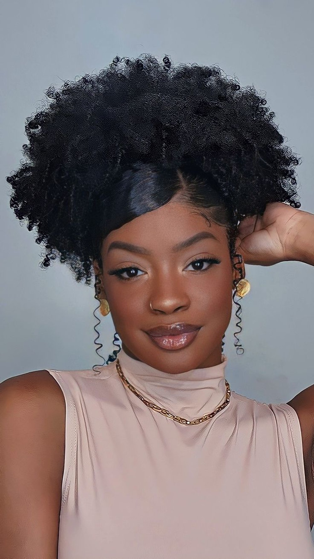 penteado-em-cabelo-crespo-30-inspira-es-para-real-ar-ainda-mais-a