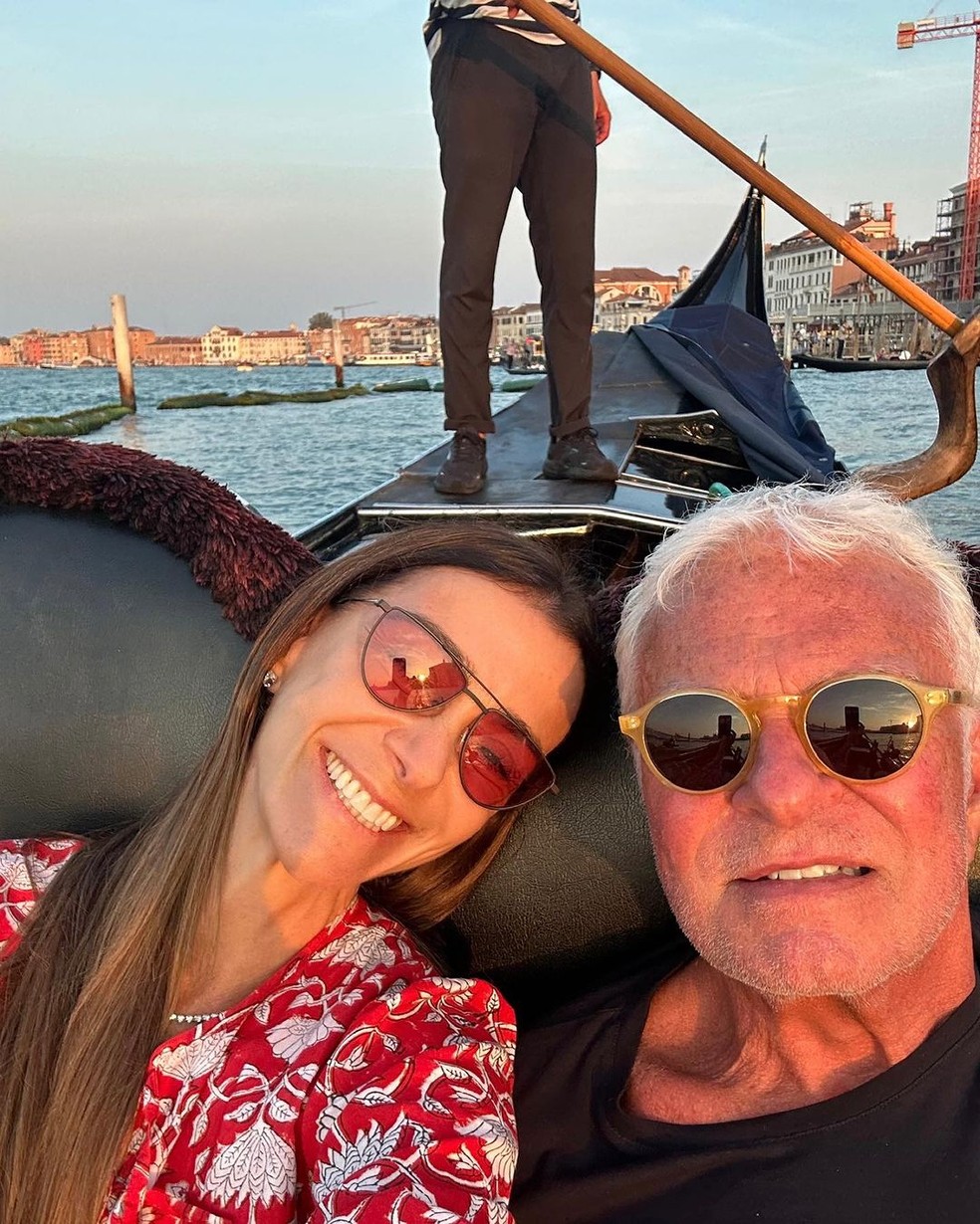 Monica Martelli abre novo álbum de fotos com o marido, Fernando Altério — Foto: Reprodução / Instagram