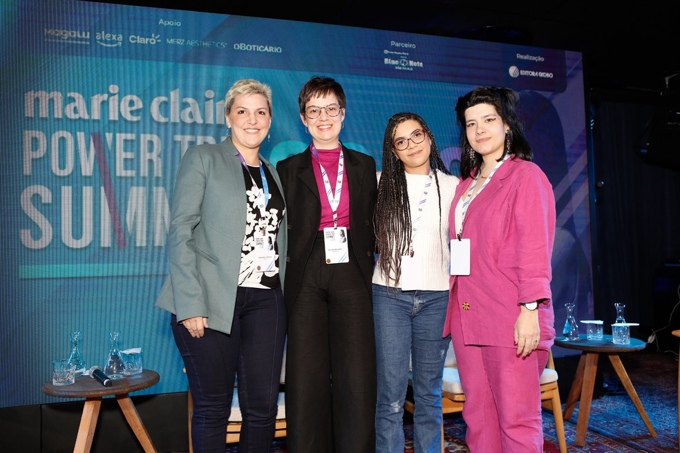 Yasodara Cordova, pesquisadora da Unico e ativista de privacidade, Heloisa Massaro, diretora na InternetLab, e Carla Vieira, engenheira de dados e pesquisadora em inteligência artificial, e Natacha Cort^z, editora-executiva de Marie Claire — Foto: LuPrezia e KenjiNakamura