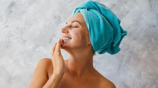 Você pode estar usando o sabonete facial errado; saiba como escolher o ideal