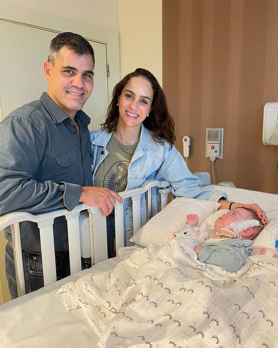Juliano Cazarré revela que filha caçula passará por novo procedimento médico