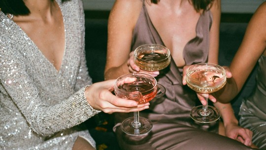 Numerologia explica: descubra seu Ano Pessoal para escolher a cor de roupa da virada de 2025