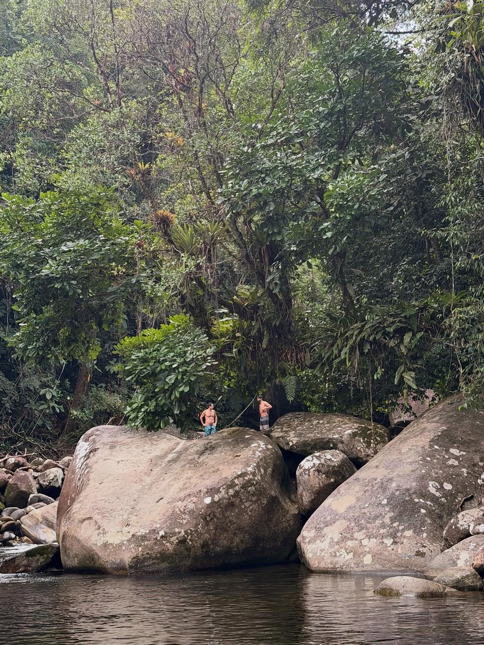 Lembra dele? Ex-'Malhação', Roger Gobeth mostra feriadão ao lado da mulher e da filha: 'Só amor' — Foto: Reprodução/Instagram