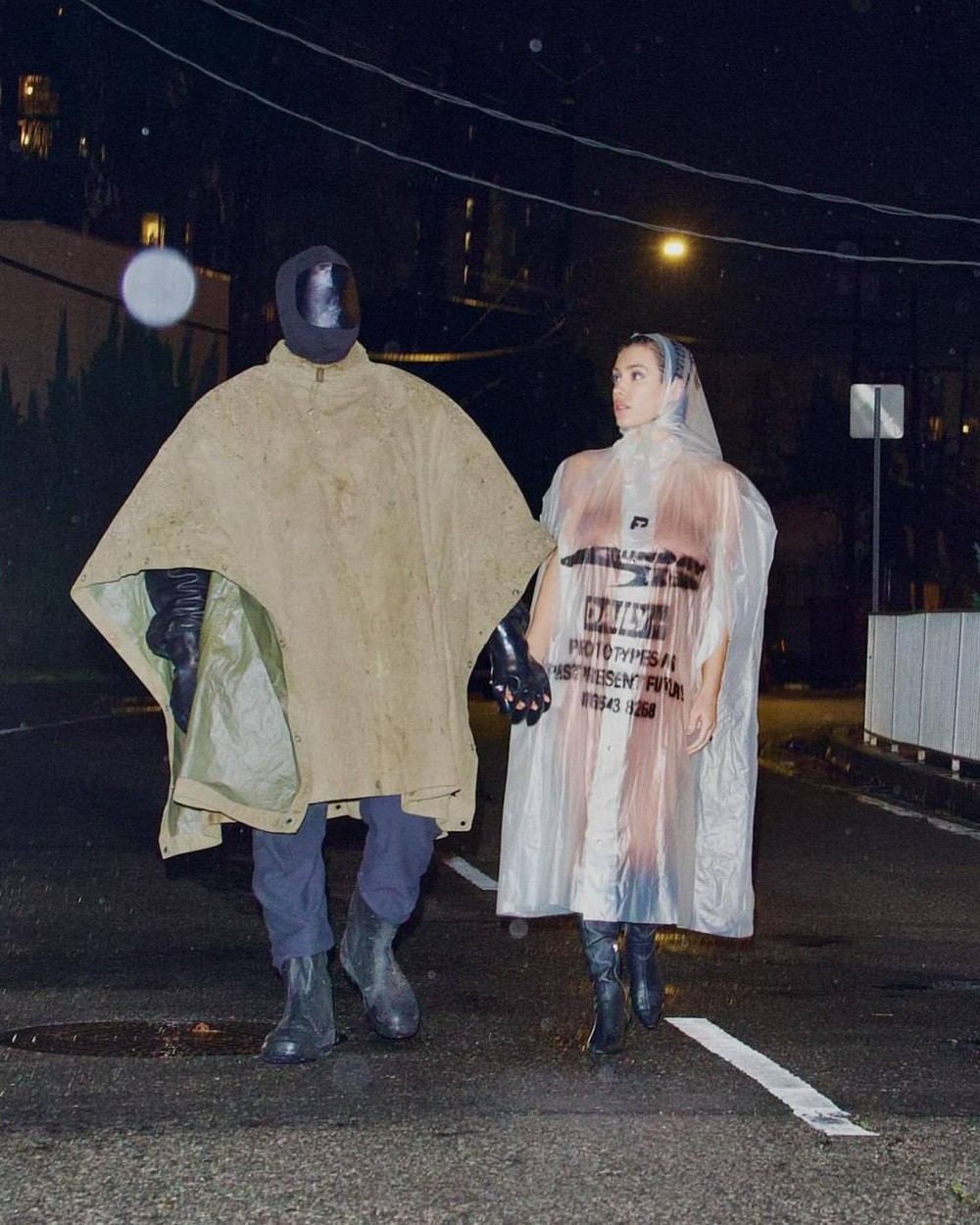 Kanye E Bianca Capa De Chuva