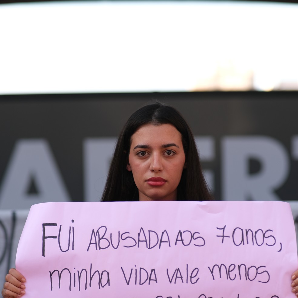 Mariana Rafael, vítima de abuso sexual, no ato contra a PL do aborto em São Paulo — Foto: Camila Svenson
