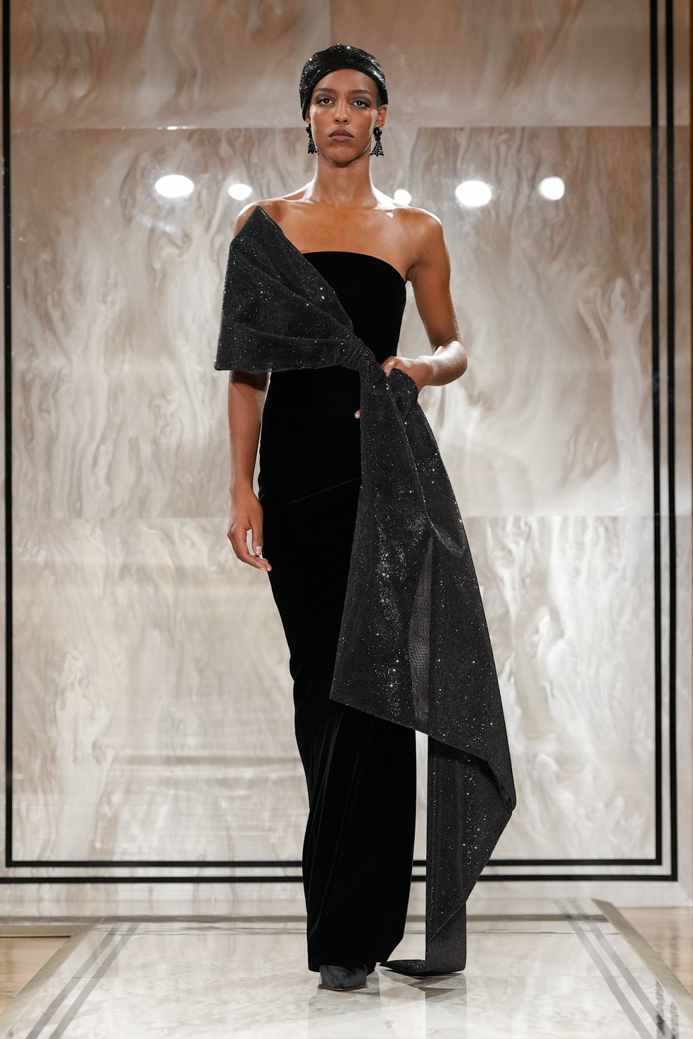 Armani Privé, alta-costura de inverno 25 — Foto: Divulgação