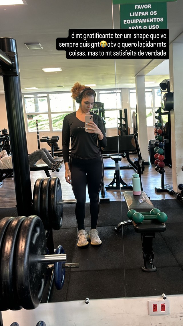 Filha de Simony, Aysha Benelli posa na academia e celebra: 'Muito ...
