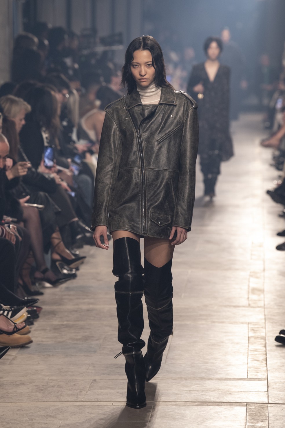6 peças-chave de outono no desfile de Isabel Marant  — Foto: Getty