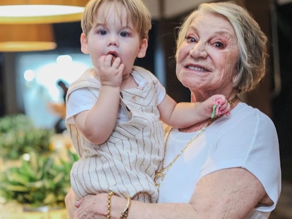 Poliana Rocha mostra festa da mãe com Zé Felipe, Leonardo e bisnetos: 'Comemoração simples' — Foto: Reprodução/Instagram