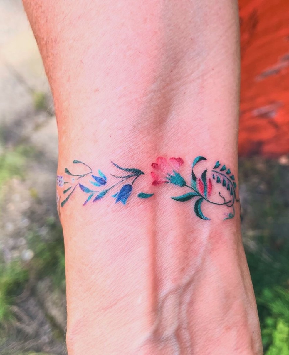 Tatuagem bracelete feminino com flores: inspirações encantadoras que ...