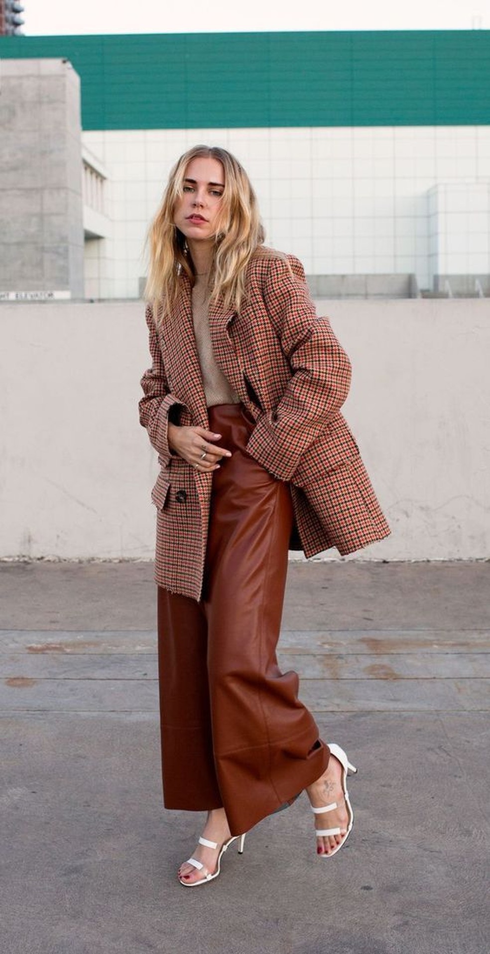 Quem disse que calça de couro não combina com salto alto? — Foto: Reprodução/Pinterest @anadellano