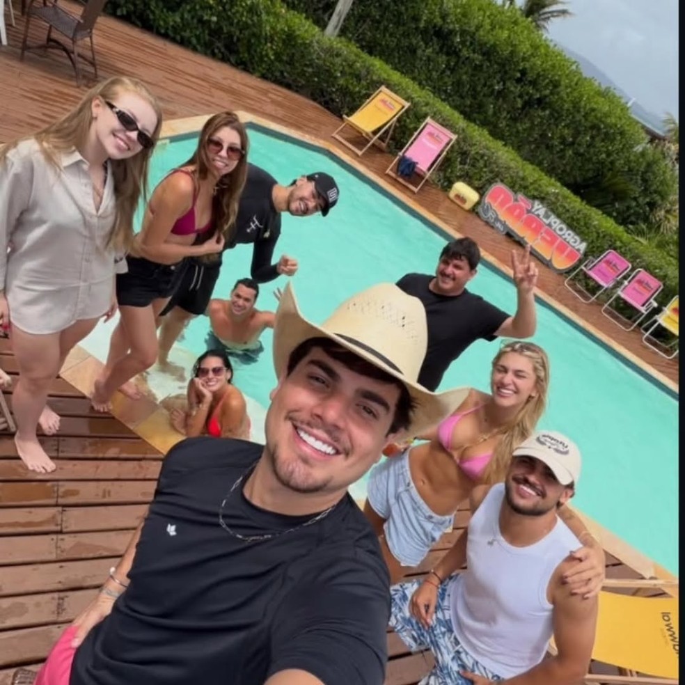  Solteira, Ana Castela se hospeda em mansão em Balneário Camboriú ao lado de amigos: 'Férias' — Foto: marieclaire