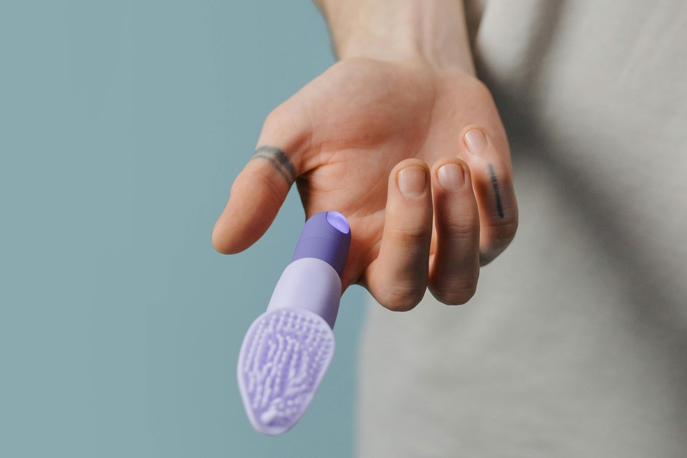 Dedeira (foto), bullet e mais: vibradores podem ser adaptados para despertar prazer em outras zonas erógenas do corpo — Foto: Reprodução/Pexels